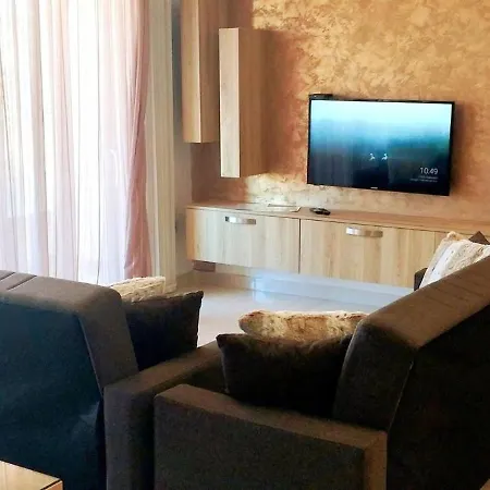 Grandblue Vista Premier Seafront شقة *