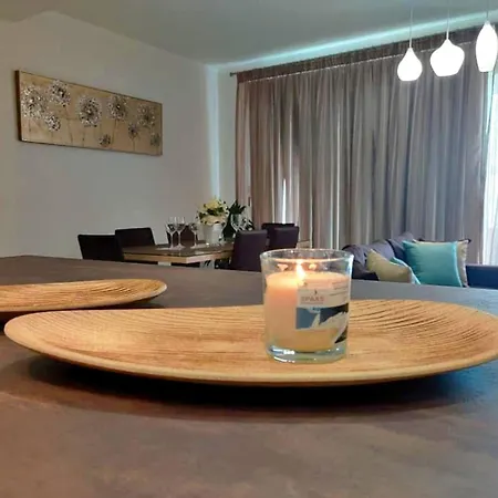Grandblue Vista Premier Seafront شقة *