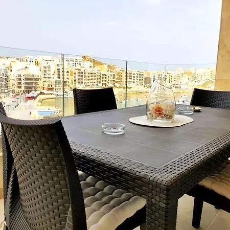 Grandblue Vista Premier Seafront شقة *