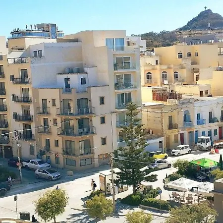 Grandblue Vista Premier Seafront شقة