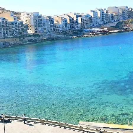Grandblue Vista Premier Seafront شقة *